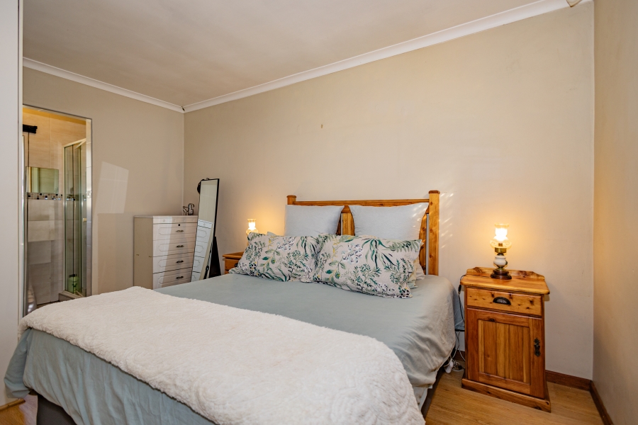 2 Bedroom Property for Sale in Oakglen Western Cape